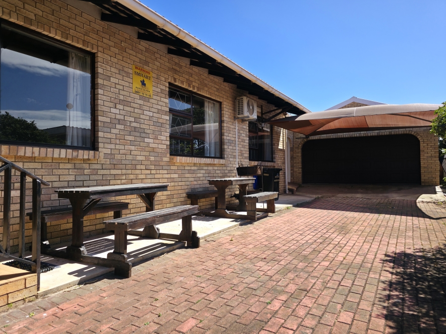 4 Bedroom Property for Sale in Wavecrest Eastern Cape
